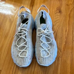 Nike Space Hippie 04 ‘be true’